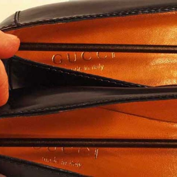 PUMPS, GUCCI, CALF LEATHER, SILVER-TONE ENGRAVED SIGNATURE PLATES ON TOES, BLACK - Picture 7 of 10